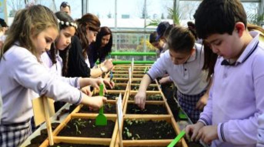 Her &ouml;ğrenci kendi &ccedil;i&ccedil;eğini yetiştiriyor