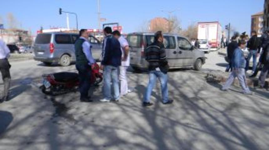 Motosiklet s&uuml;r&uuml;c&uuml;s&uuml; yaralandı