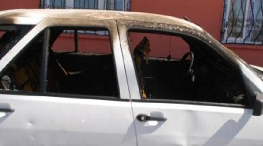 Şırnak&rsquo;ta bir ara&ccedil; kundaklandı