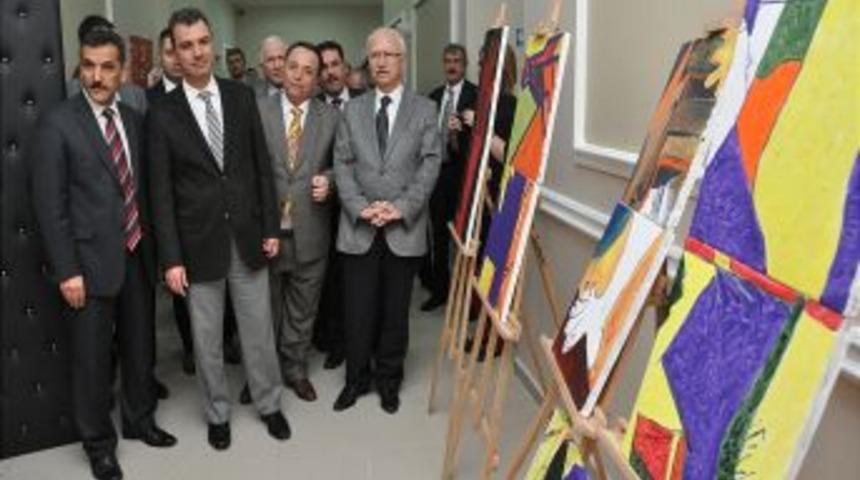 Ey&uuml;p'teki okullara yeni konferans salonu