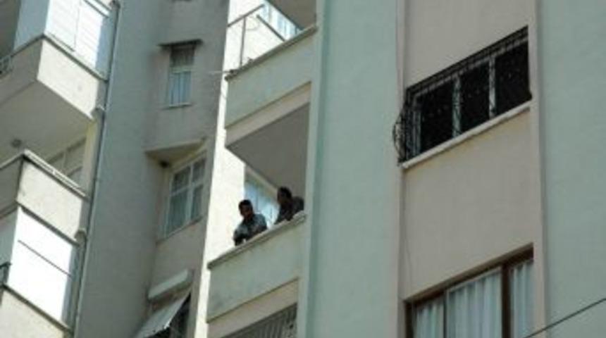 Asans&ouml;rde Sıkışarak &Ouml;ld&uuml;