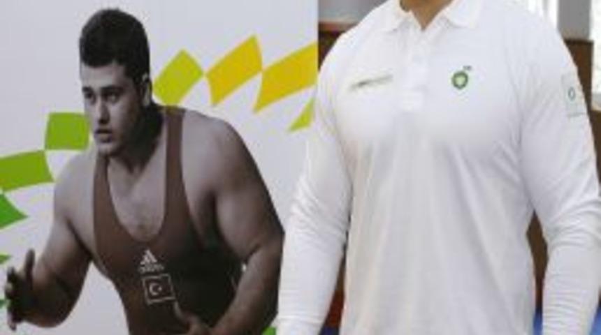 Şampiyon G&uuml;reş&ccedil;i Rıza Kayaalp'e Sponsor Desteği