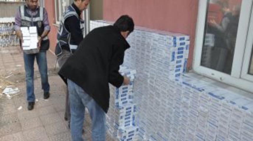 Kamyonetten 20 Bin Paket Ka&ccedil;ak Sigara &Ccedil;ıktı