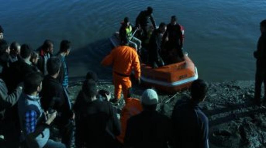 Baraj Sularında Kaybolan İş&ccedil;ilerden Birinin Cesedine Ulaşıldı