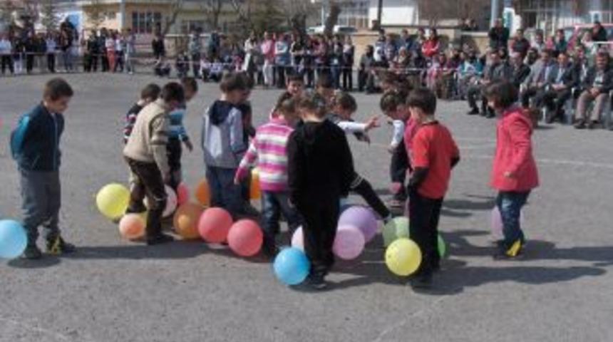 İlk&ouml;ğretim okulunda Nevruz coşkusu