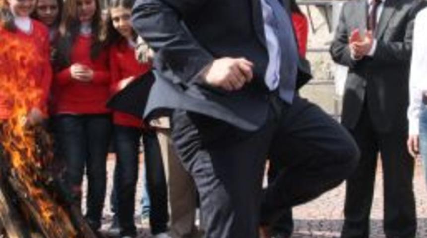 Vali Vekili Kubalı ve Başkan &Ouml;zdemir yumurta tokuşturdu