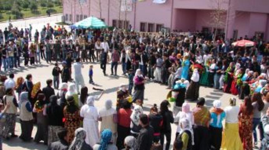 Denizli&rsquo;de nevruz halaylarla kutlandı