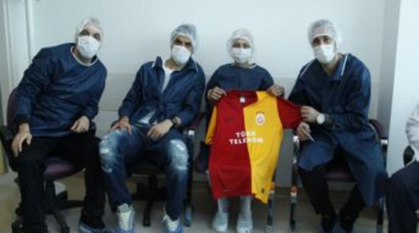 Galatasaraylı Futbolcular Kanser Hastalarına Moral Verdi