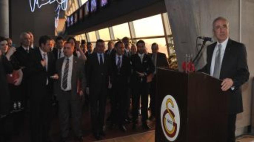 Galatasaray'da yeni &uuml;yelerin berat t&ouml;reni yapıldı