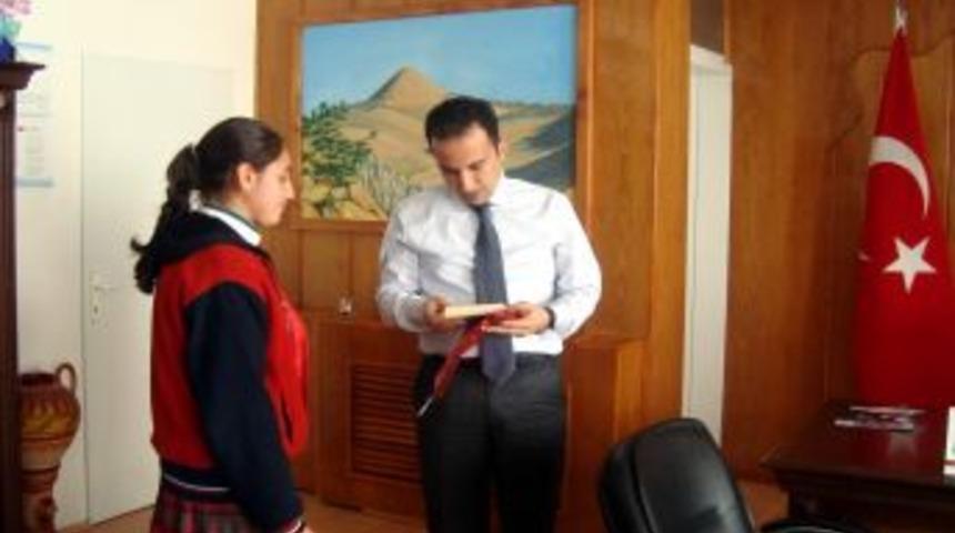 &Ouml;ğrenciler B&uuml;y&uuml;klerine Kitap Okumayı Tavsiye Etti