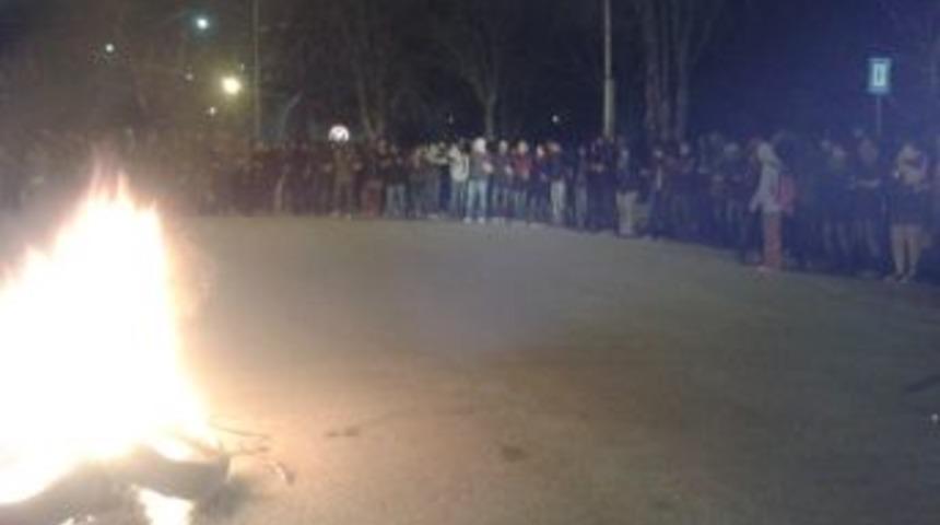 ODT&Uuml;'l&uuml; bir grup &ouml;ğrenci Nevruz'u K&uuml;rt&ccedil;e halaylarla kutladı