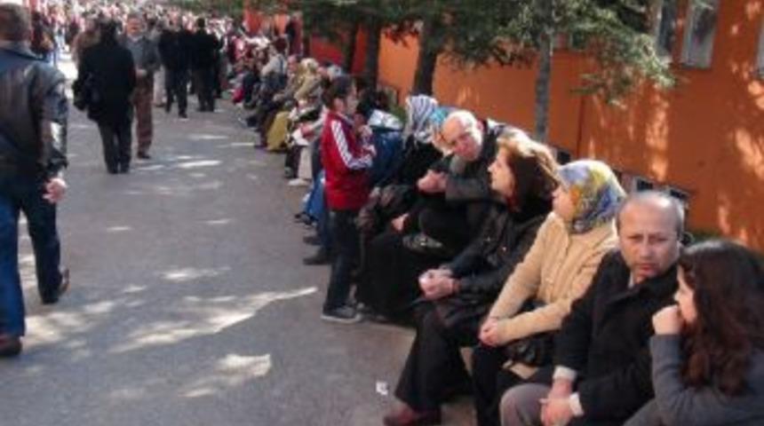 Ailelerin kimi Kur'an okudu, kimi &ouml;rg&uuml; &ouml;rd&uuml;