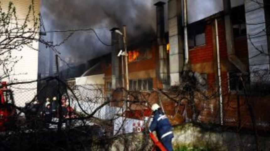 Vateks kumaş fabrikasında yangın