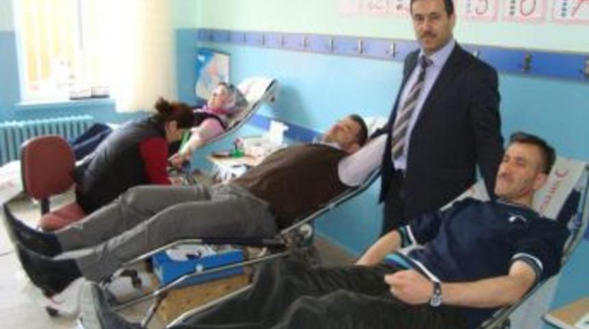 Mollabey İ&Ouml;O ilk kan bağışında başarılı oldu