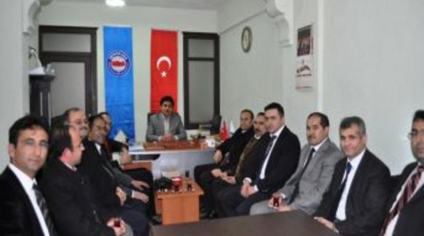 Milletvekili Akg&uuml;n Memur Sen&rsquo;i ziyaret etti