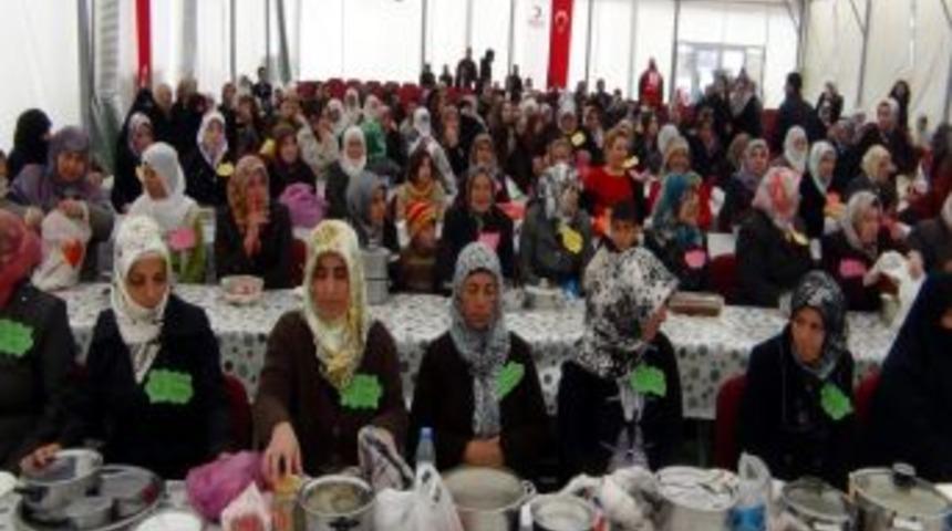 Ercişli Depremzede Bayanlar Yöresel Yemekte Yarıştı