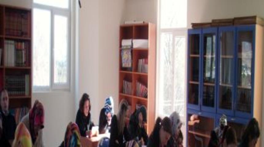 &Ouml;zel Finike Koleji, okuma yarışına velileri de kattı