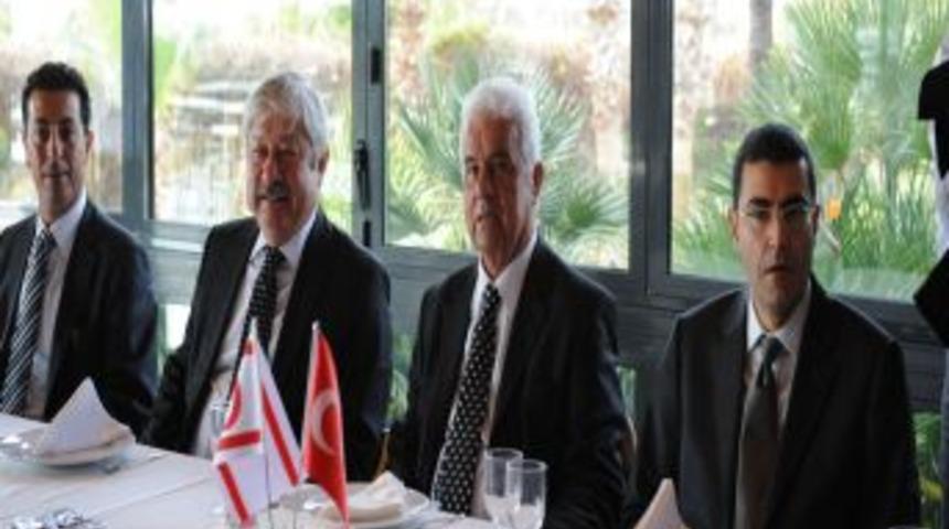 KKTC Cumhurbaşkanı: Rum kesimiyle bir anlaşma yok, 1 Nisan şakası yapmışlar