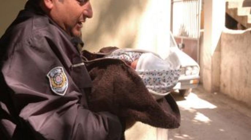 Sokağa atılan bebek devlet korumasına alındı