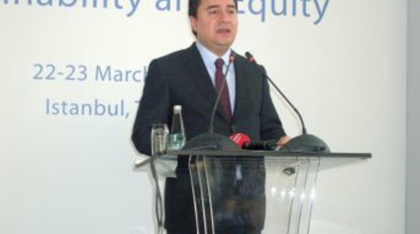 Babacan: T&uuml;rkiye'de g&uuml;nl&uuml;k 2 doların altında geliri olan kimse kalmadı