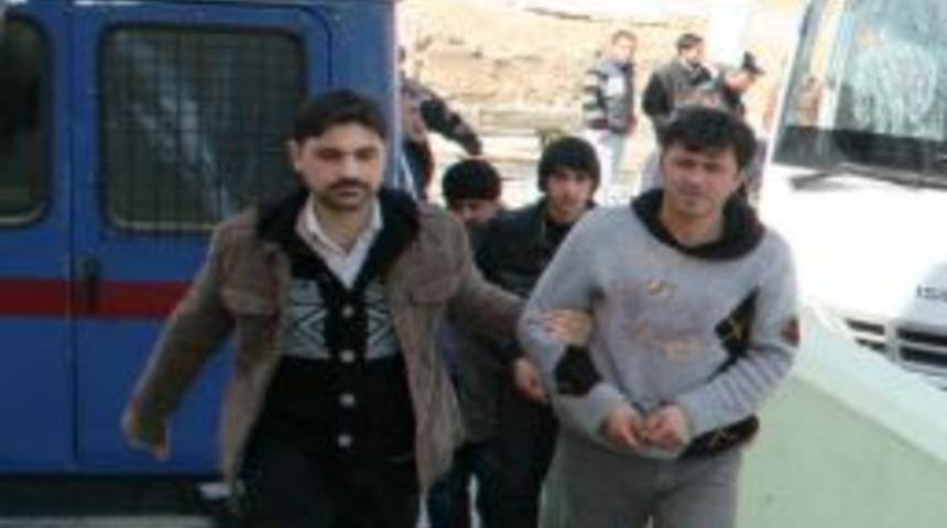 Nevruz olaylarında polisle &ccedil;atışan 8 kişi adliyeye &ccedil;ıkarıldı