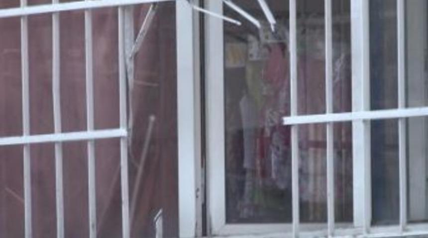 Duvarı delen hırsızlar, 7 kilo altını &ccedil;aldı