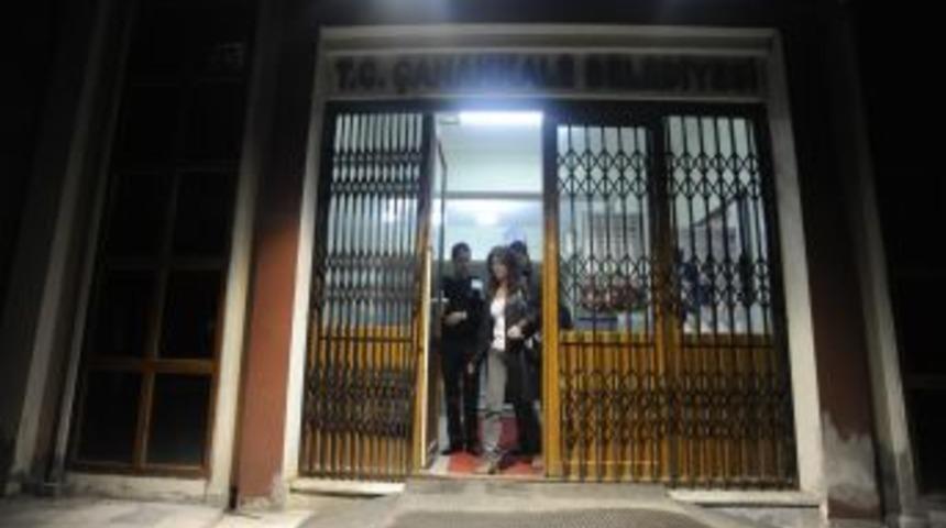 &Ccedil;anakkale Belediyesi&rsquo;ndeki arama 12 saat s&uuml;rd&uuml;