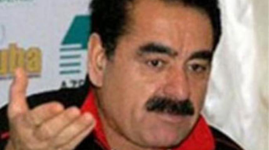 &Uuml;nl&uuml; t&uuml;rk&uuml;c&uuml; İbrahim Tatlıses'e şok