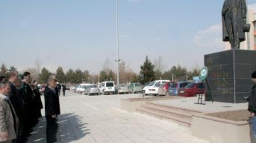 "Bir insan tarihi değiştirirken, bir ağa&ccedil; da insan hayatını değiştirebilir"