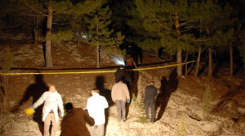 Toprağa g&ouml;m&uuml;l&uuml; ceset bulundu