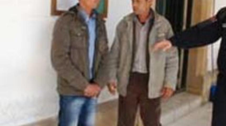 Sahte kimlikle yakalandılar