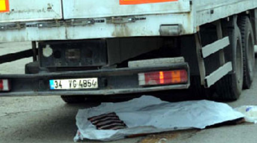 TIR'ın altında can verdi