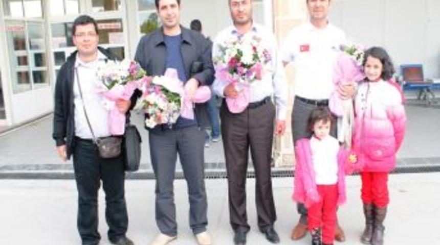 Mardin'in g&ouml;n&uuml;ll&uuml; doktorları Uganda&rsquo;dan d&ouml;nd&uuml;