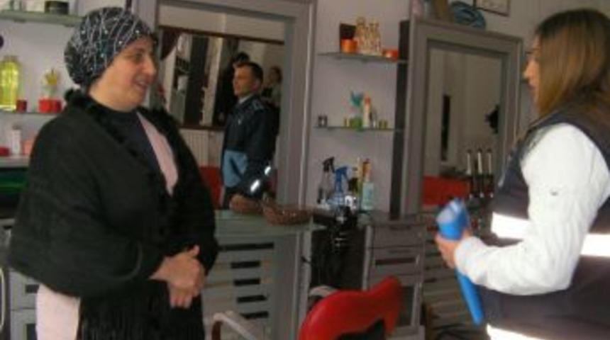 Kuaför ve güzellik salonlarını bayan zabıta denetliyor