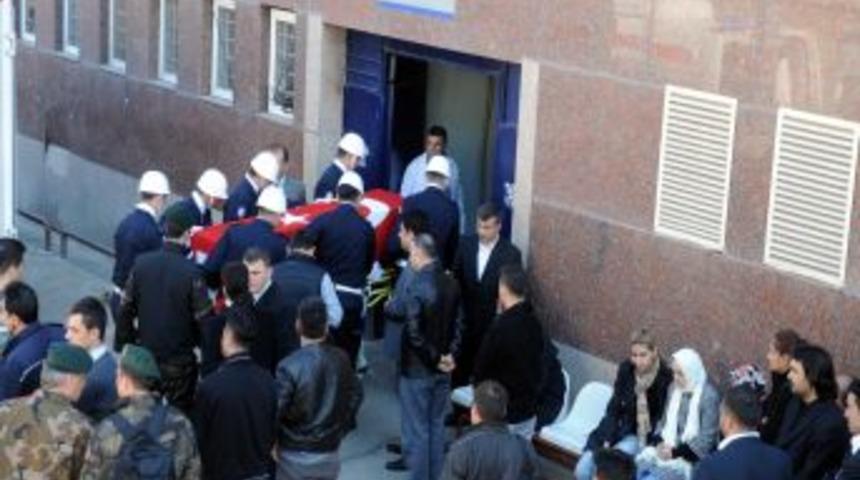 Şehit polislerin cenazeleri Diyarbakır’a getirildi
