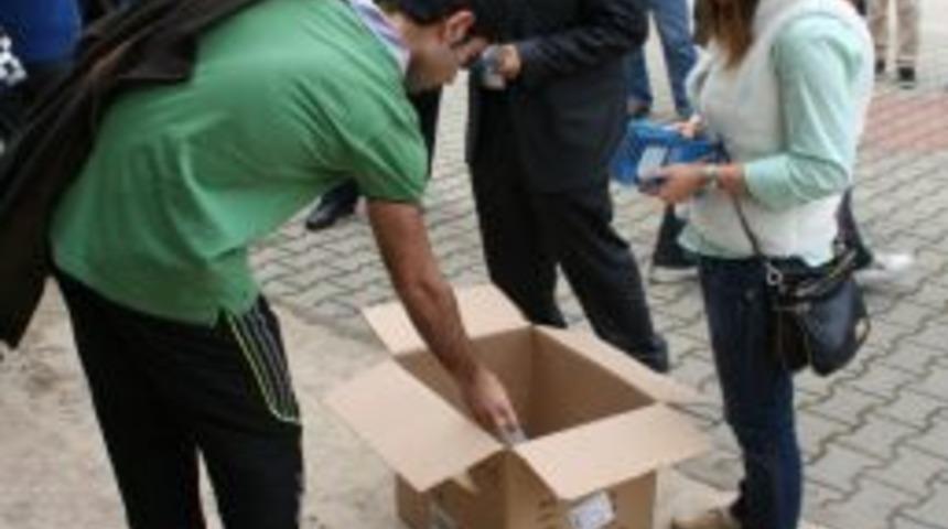 YGS'de kullandıkları kalemleri k&ouml;y okullarına g&ouml;nderdiler