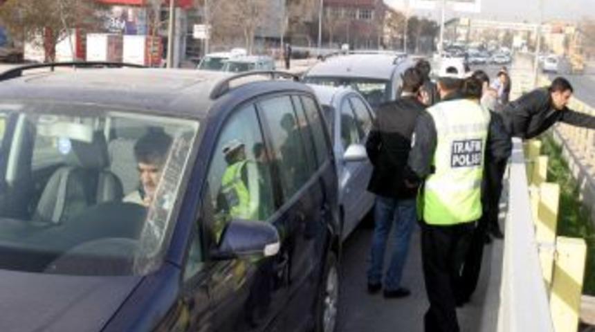 &Uuml;stge&ccedil;itte 6 Ara&ccedil; Birbirine Girdi