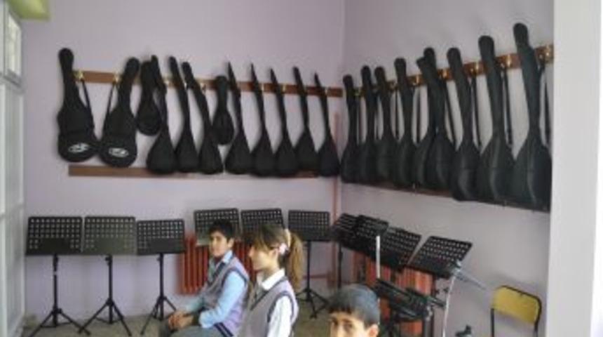 Yatılı okula 17 bin liralık m&uuml;zik odası kuruldu