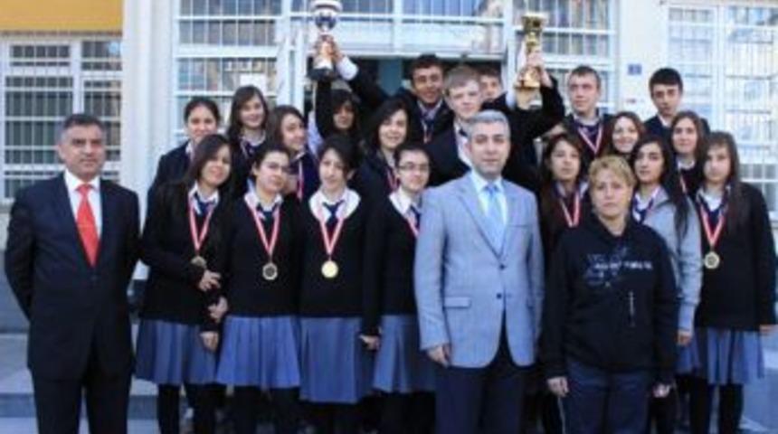 Ahmet Erdem Ticaret Meslek Lisesi &ouml;ğrencileri başarıya doymuyor