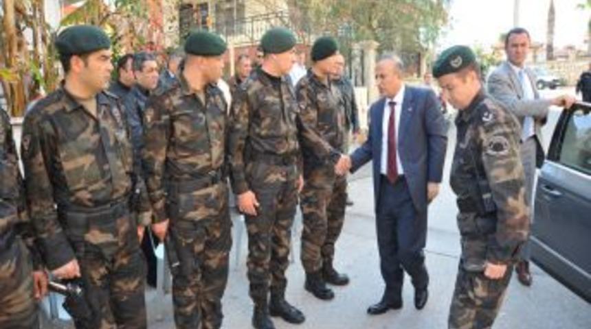 Emniyet M&uuml;d&uuml;r&uuml; Yılmaz, şehit evini ziyaret etti