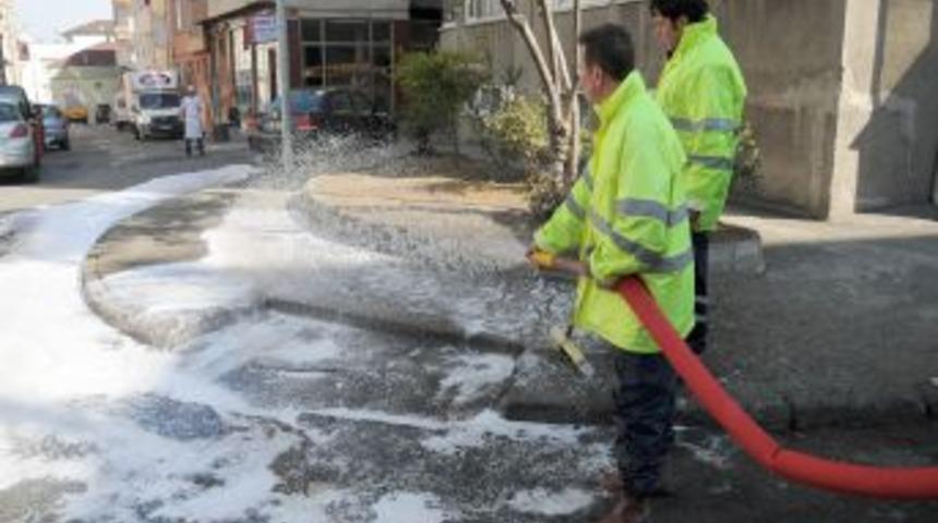 &Ccedil;&ouml;p toplama alanları yıkanarak dezenfekte ediliyor