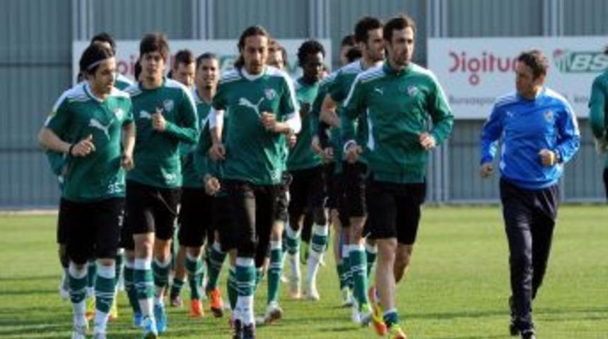 Bursaspor, Fenerbah&ccedil;e&rsquo;ye kilitlendi