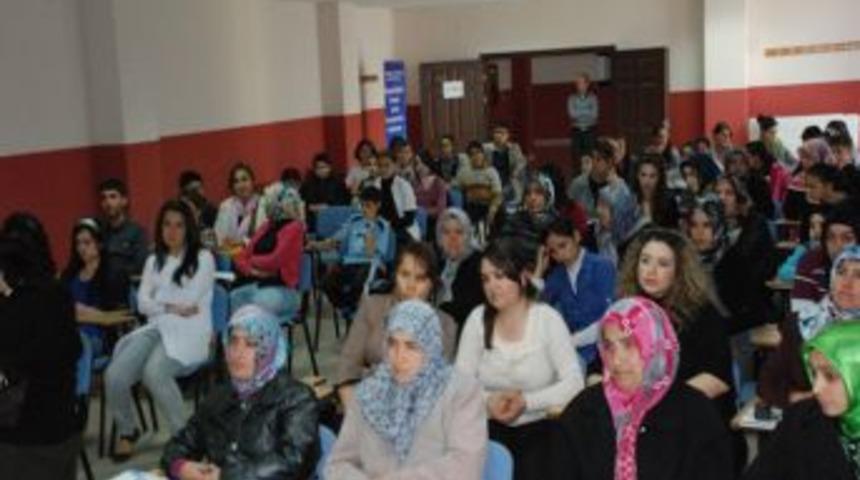 Kadınlara sağlıklı beslenmenin &ouml;nemi anlatıldı