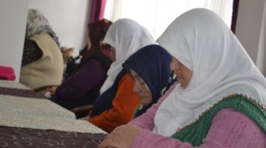 Yaşlılar, müftülüğün programıyla moral buldu