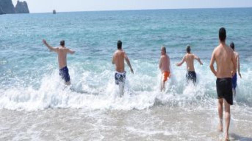 Şaka g&uuml;n&uuml;, deniz mevsimi a&ccedil;ılış g&uuml;n&uuml; olarak kutlandı