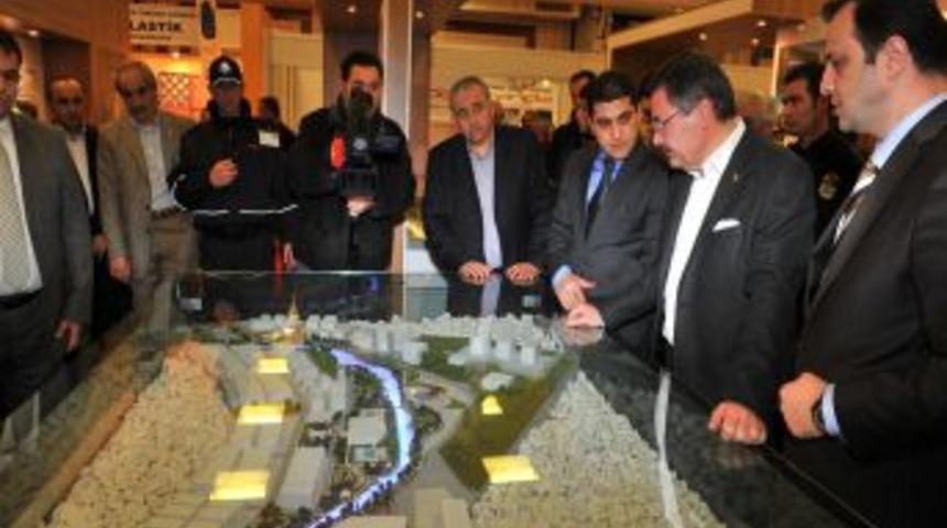 Fuarı gezen G&ouml;k&ccedil;ek, park ve bah&ccedil;eler i&ccedil;in sipariş verdi