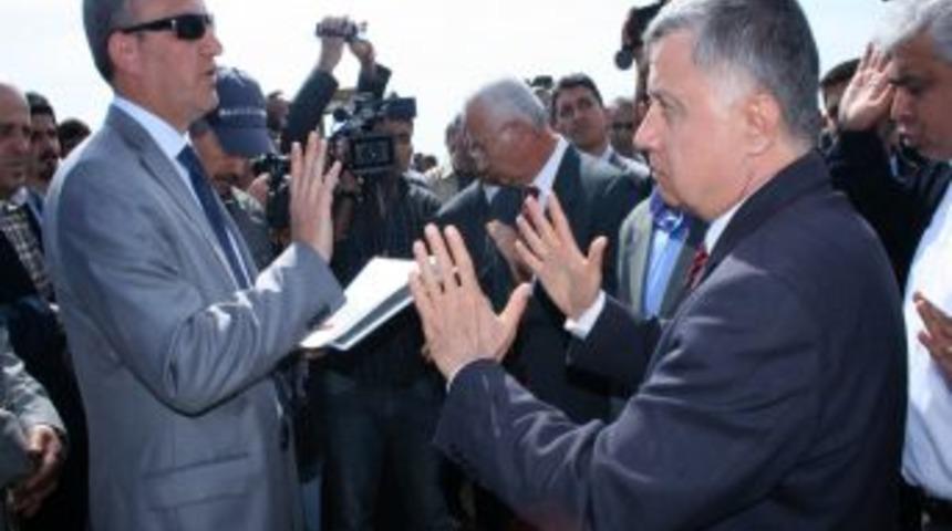 &Ccedil;ukurova &Uuml;niversitesinde &ouml;ğretim &uuml;yeleri ile polis arasında arbede yaşandı