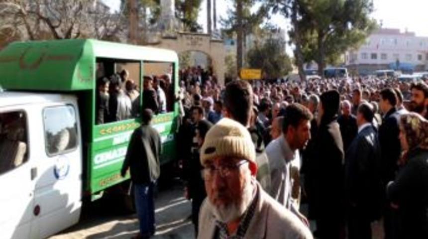 Asans&ouml;r boşluğunda &ouml;l&uuml; bulunan &Uuml;ndar toprağa verildi