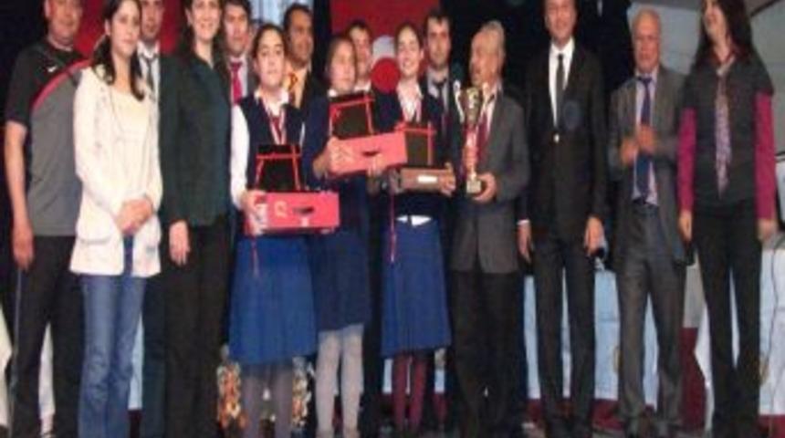 AKED&rsquo;in bilgi yarışmasında Obag&ouml;l İlk&ouml;ğretim Okulu birinci oldu