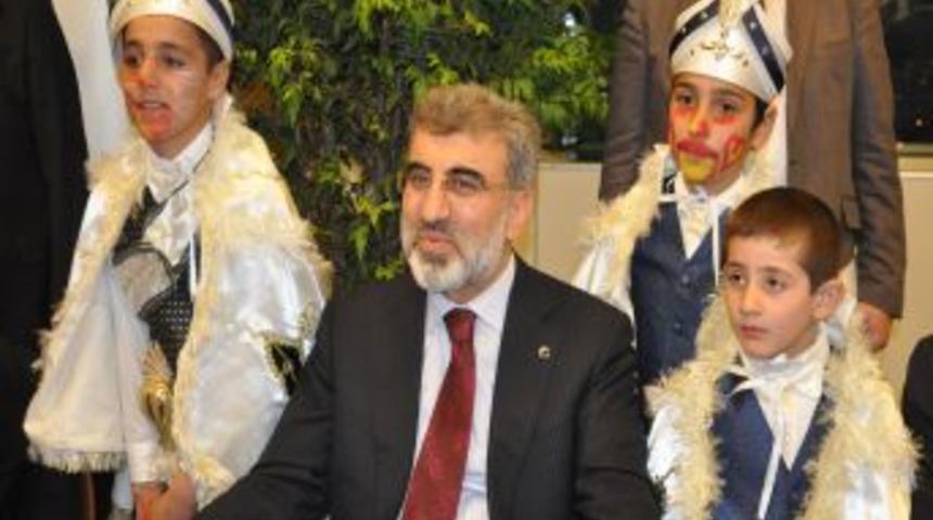 İşadamı Boydak, depremzedelerin &ccedil;ocuklarını s&uuml;nnet ettirdi